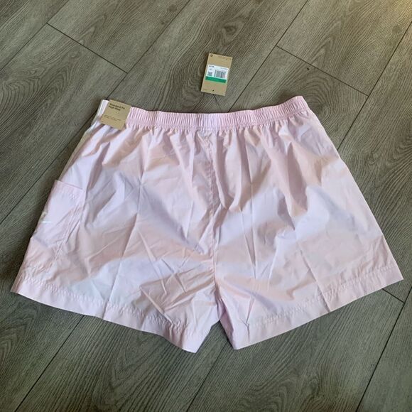 Nike woman’s standard fit high rise shorts - Picture 2 of 4